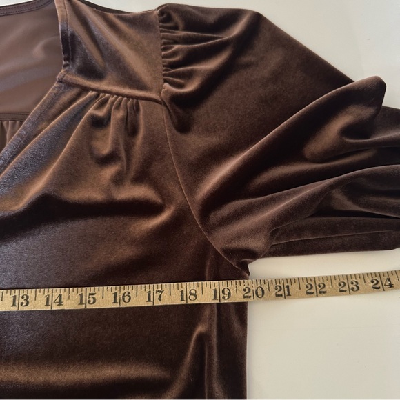 Evereve Kenna Velour Wrap Sable Top Size Medium - Picture 13 of 16